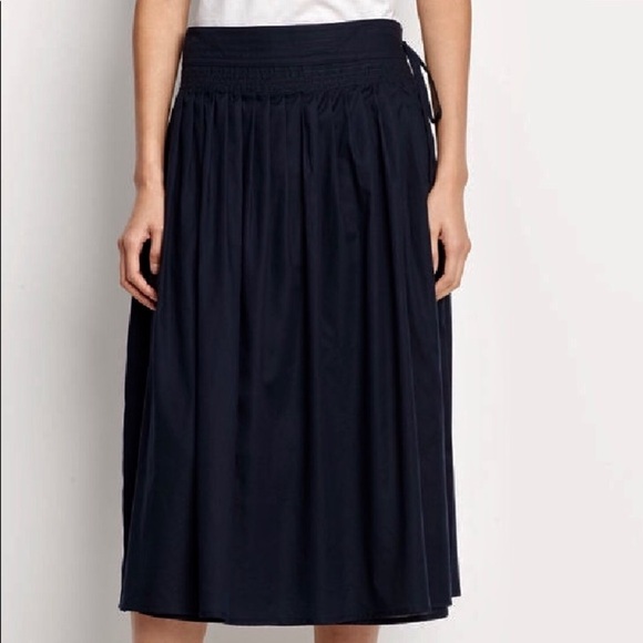 💰PRICE DROP💰Vince Navy mid length skirt - Picture 2 of 8